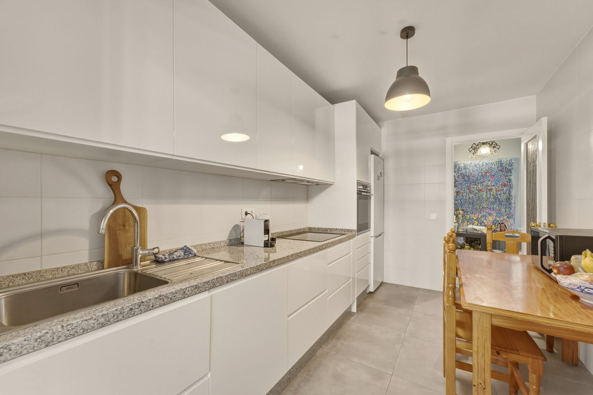 3 Bed Apartment for sale in Fuengirola Costa Del Sol, Málaga, Spain