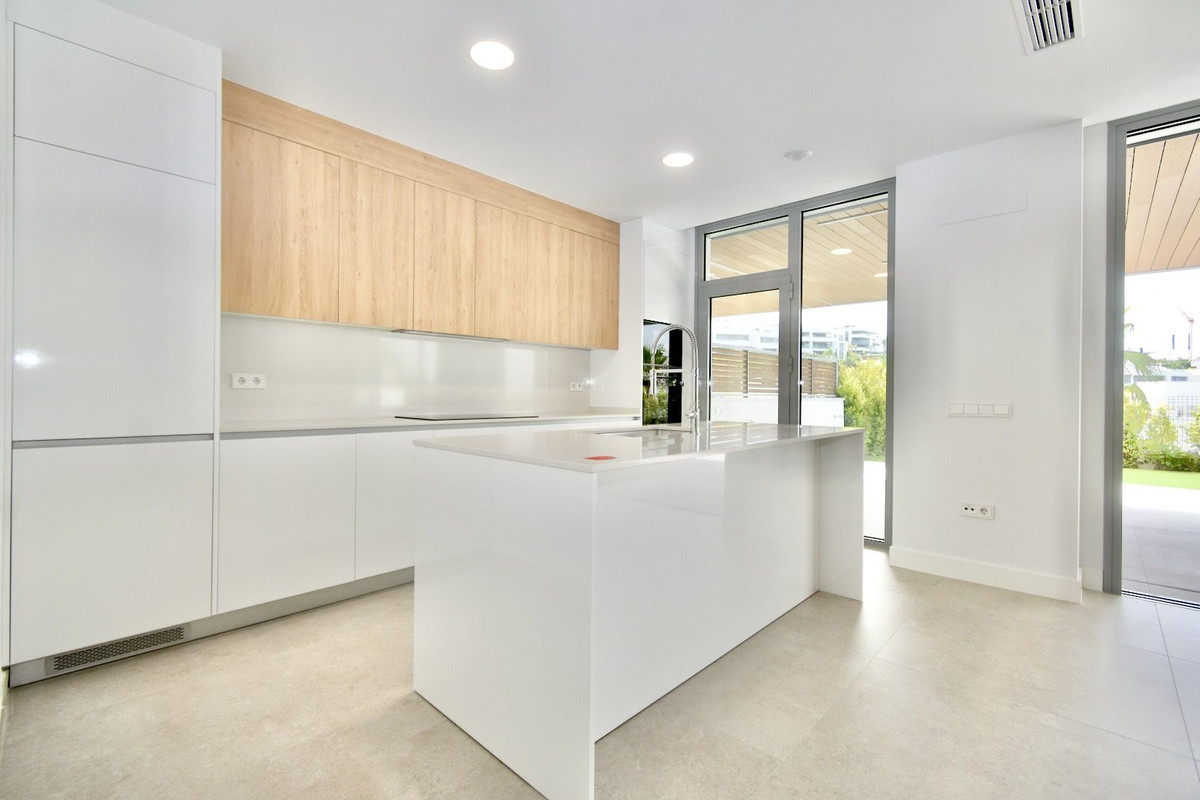 3 Bed Apartment for sale in Marbella Costa Del Sol, Málaga, Spain