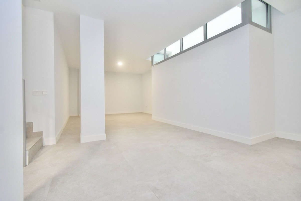 3 Bed Apartment for sale in Marbella Costa Del Sol, Málaga, Spain