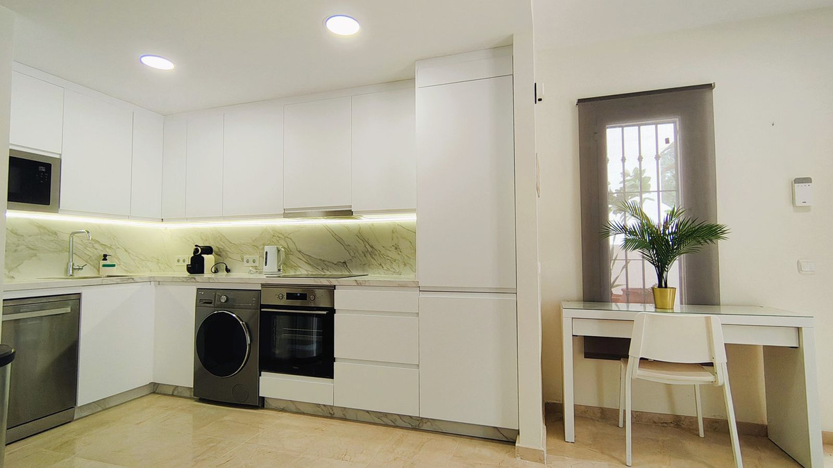 2 Bed Apartment for sale in Nueva Andalucía Costa Del Sol, Málaga, Spain