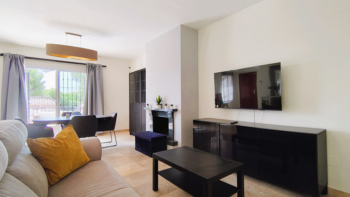 2 Bed Apartment for sale in Nueva Andalucía Costa Del Sol, Málaga, Spain