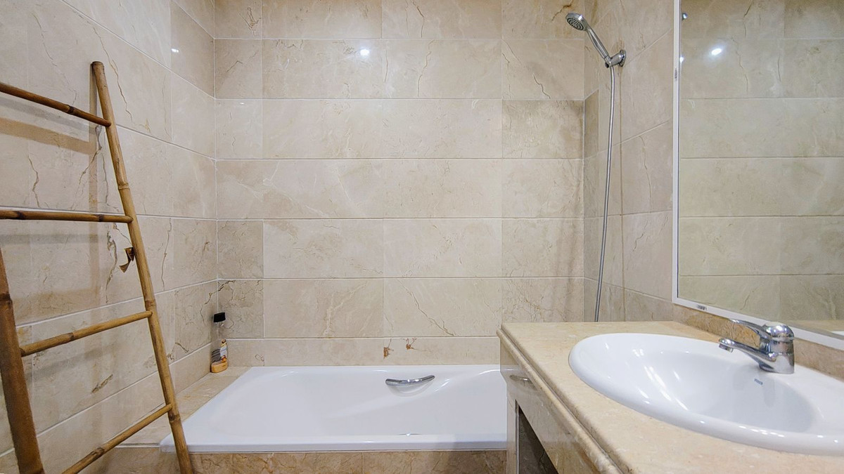2 Bed Apartment for sale in Nueva Andalucía Costa Del Sol, Málaga, Spain