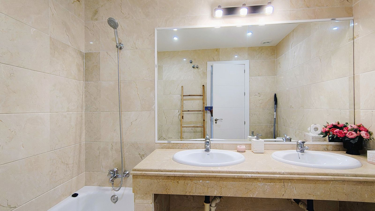 2 Bed Apartment for sale in Nueva Andalucía Costa Del Sol, Málaga, Spain