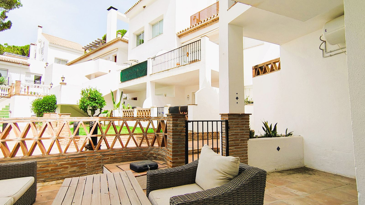 2 Bed Apartment for sale in Nueva Andalucía Costa Del Sol, Málaga, Spain