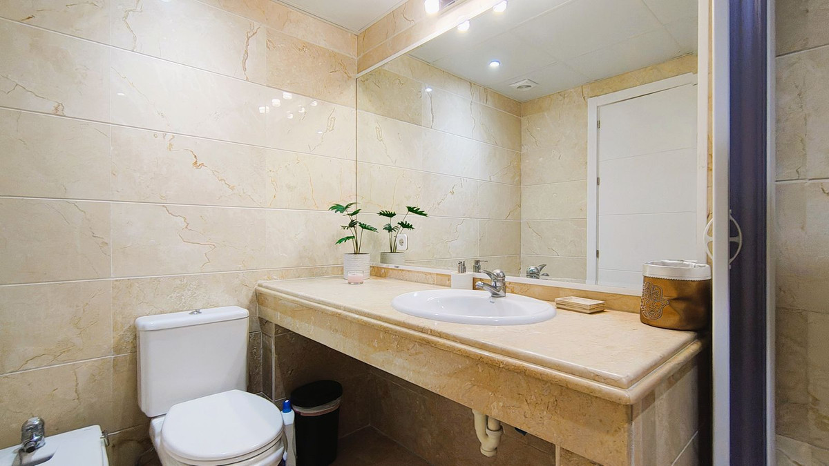 2 Bed Apartment for sale in Nueva Andalucía Costa Del Sol, Málaga, Spain