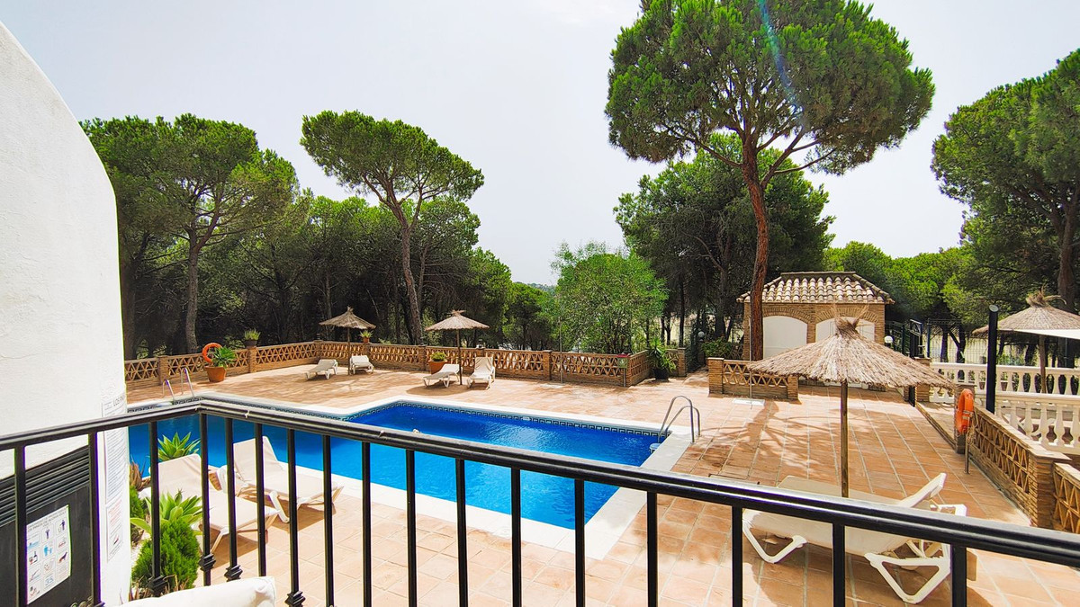 2 Bed Apartment for sale in Nueva Andalucía Costa Del Sol, Málaga, Spain