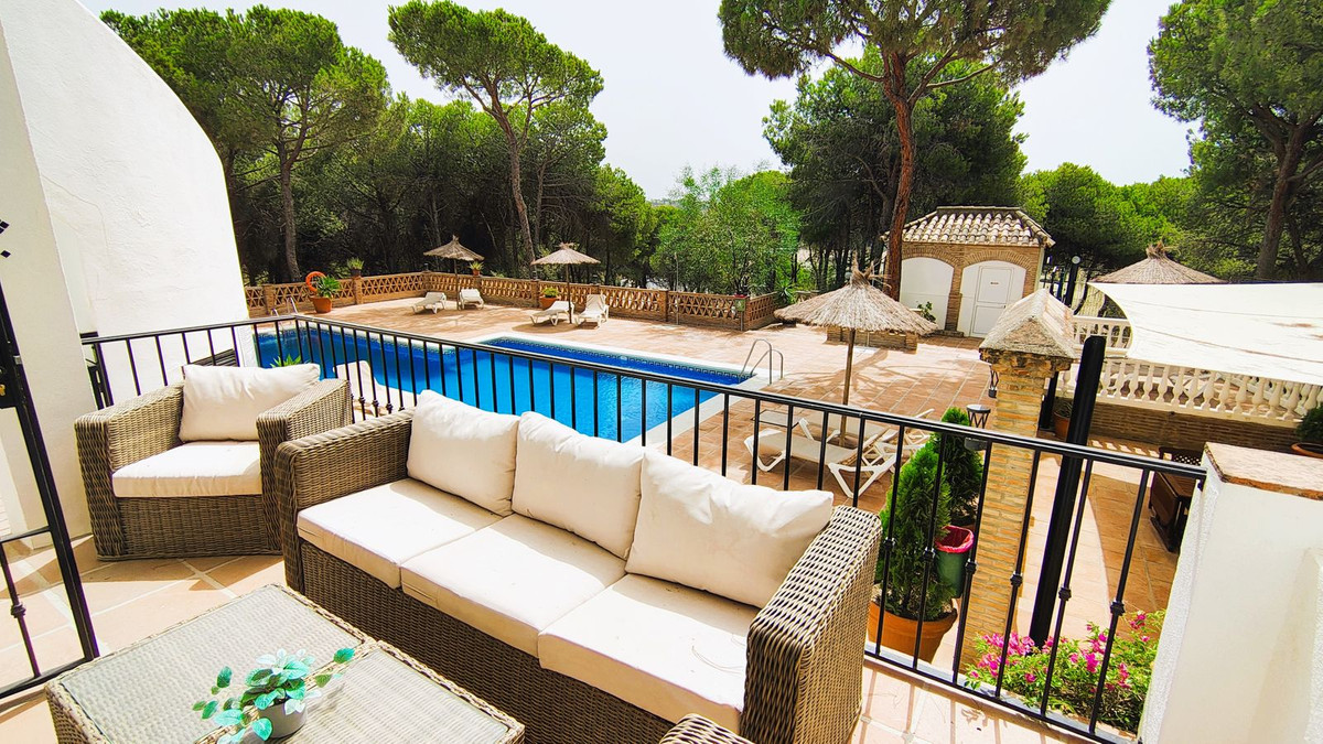 2 Bed Apartment for sale in Nueva Andalucía Costa Del Sol, Málaga, Spain