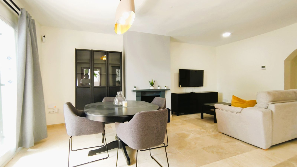 2 Bed Apartment for sale in Nueva Andalucía Costa Del Sol, Málaga, Spain
