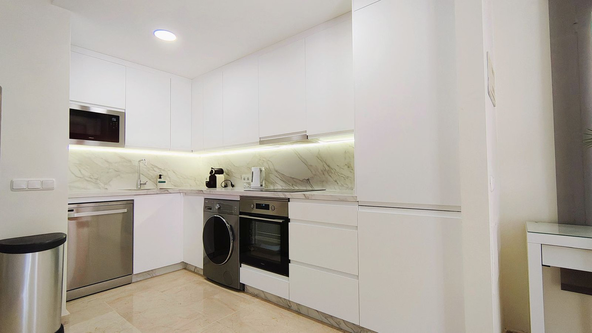 2 Bed Apartment for sale in Nueva Andalucía Costa Del Sol, Málaga, Spain