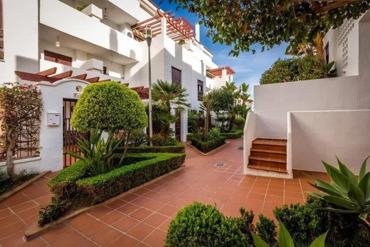 3 Bed Apartment for sale in Nueva Andalucía Costa Del Sol, Málaga, Spain