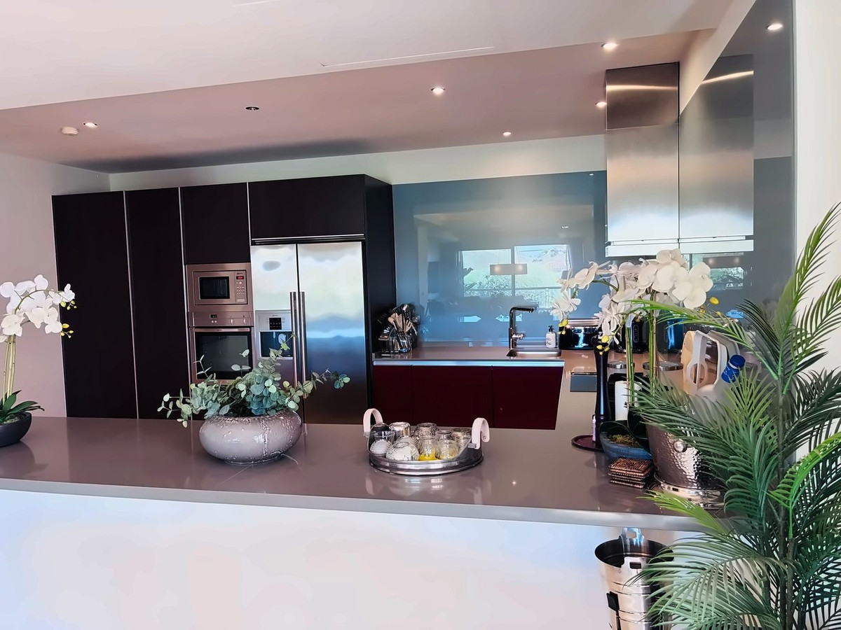 3 Bed Apartment for sale in Benahavís Costa Del Sol, Málaga, Spain