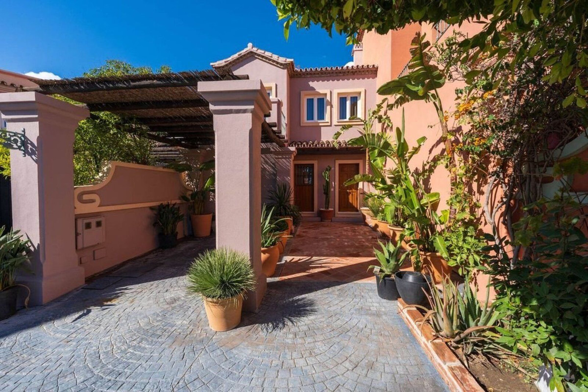 3 Bed Townhouse for sale in La Quinta Costa Del Sol, Málaga, Spain
