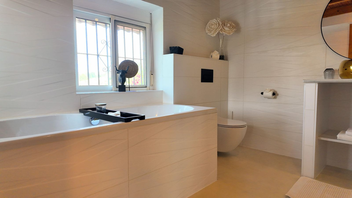 5 Bed Townhouse for sale in Alhaurín El Grande Costa Del Sol, Málaga, Spain