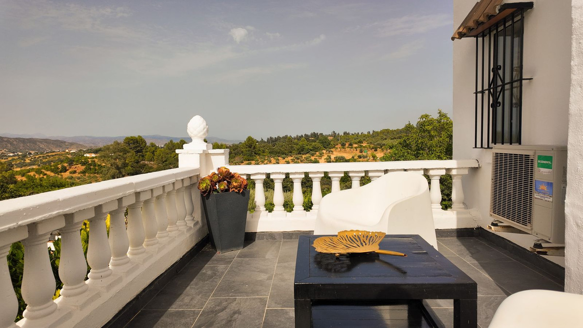 5 Bed Townhouse for sale in Alhaurín El Grande Costa Del Sol, Málaga, Spain