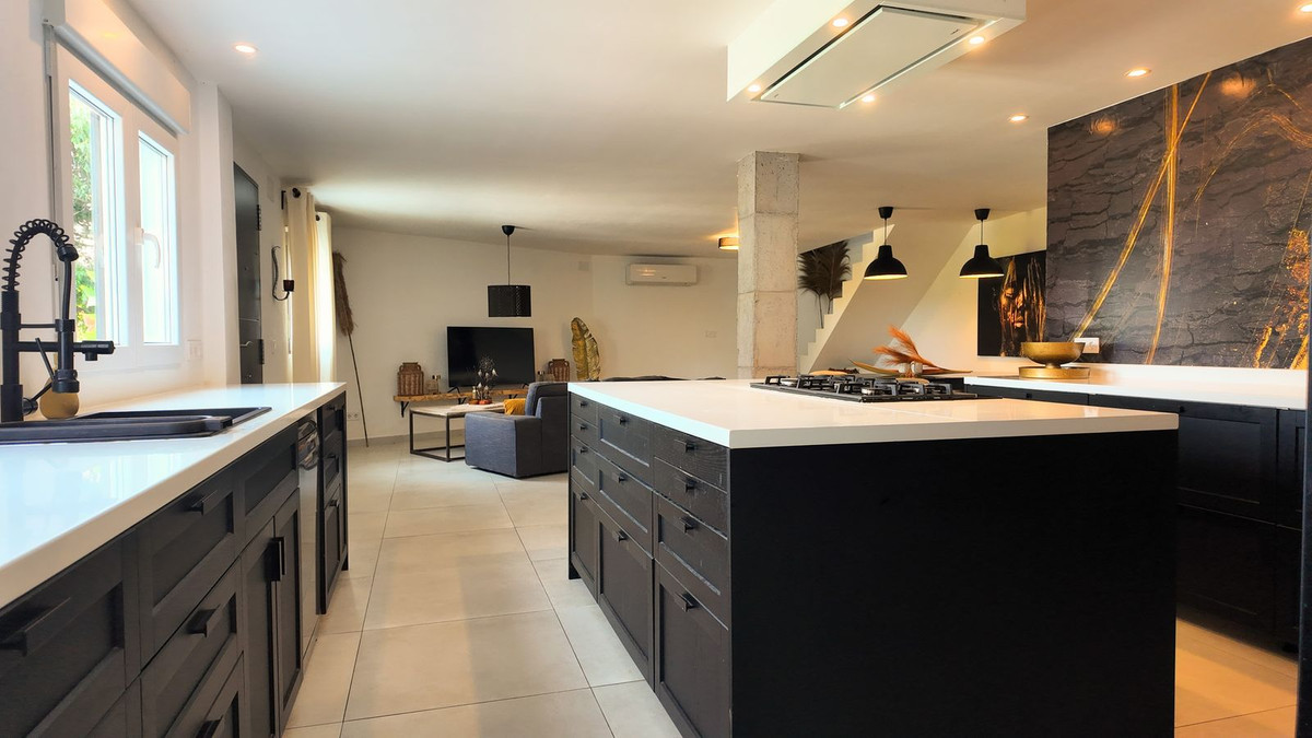 5 Bed Townhouse for sale in Alhaurín El Grande Costa Del Sol, Málaga, Spain