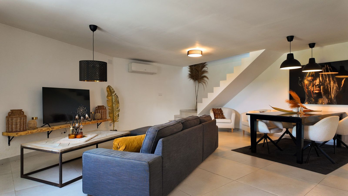 5 Bed Townhouse for sale in Alhaurín El Grande Costa Del Sol, Málaga, Spain
