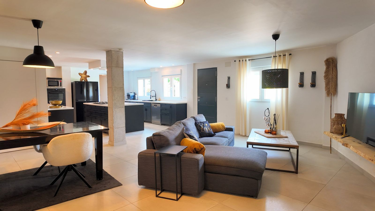 5 Bed Townhouse for sale in Alhaurín El Grande Costa Del Sol, Málaga, Spain