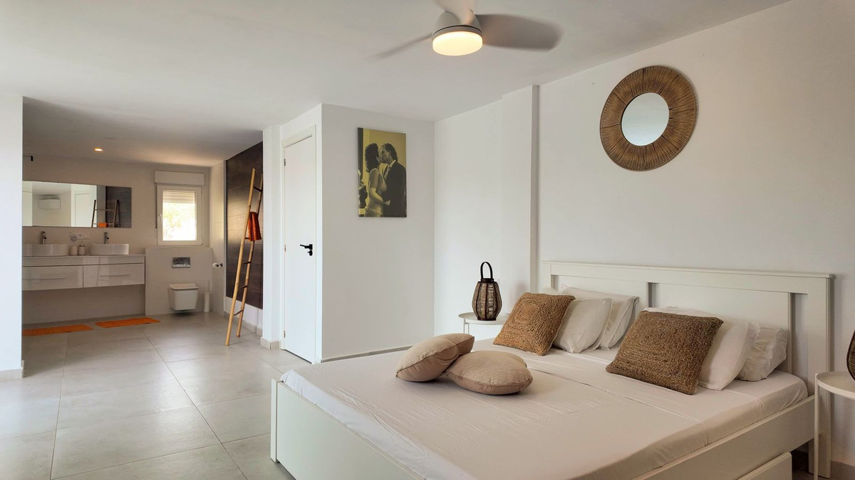 5 Bed Townhouse for sale in Alhaurín El Grande Costa Del Sol, Málaga, Spain
