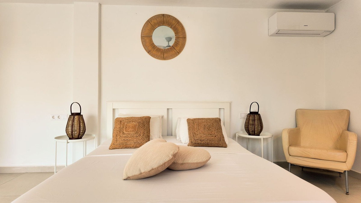 5 Bed Townhouse for sale in Alhaurín El Grande Costa Del Sol, Málaga, Spain