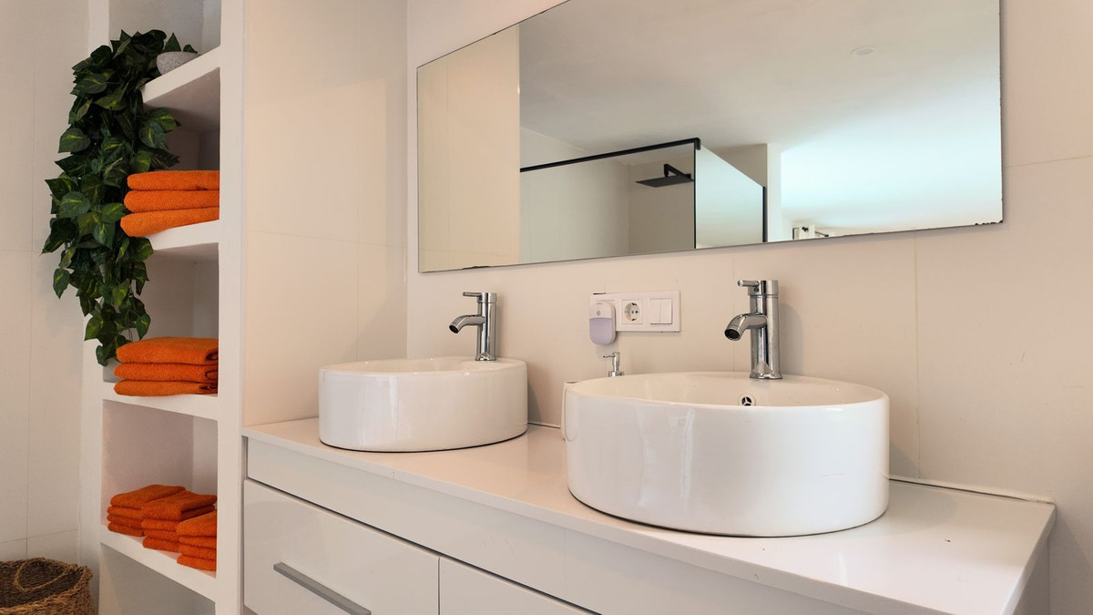 5 Bed Townhouse for sale in Alhaurín El Grande Costa Del Sol, Málaga, Spain