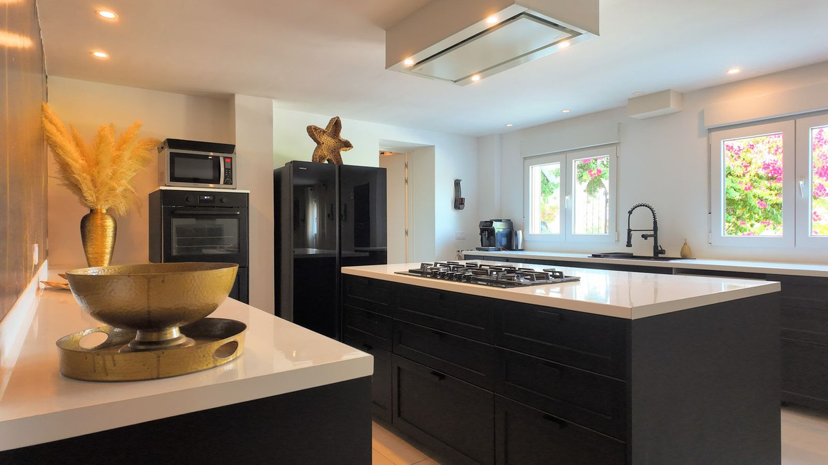 5 Bed Townhouse for sale in Alhaurín El Grande Costa Del Sol, Málaga, Spain
