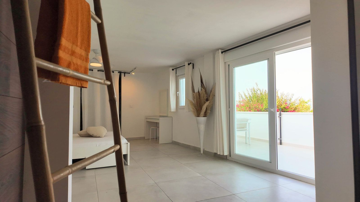 5 Bed Townhouse for sale in Alhaurín El Grande Costa Del Sol, Málaga, Spain