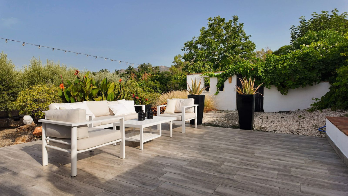 5 Bed Townhouse for sale in Alhaurín El Grande Costa Del Sol, Málaga, Spain
