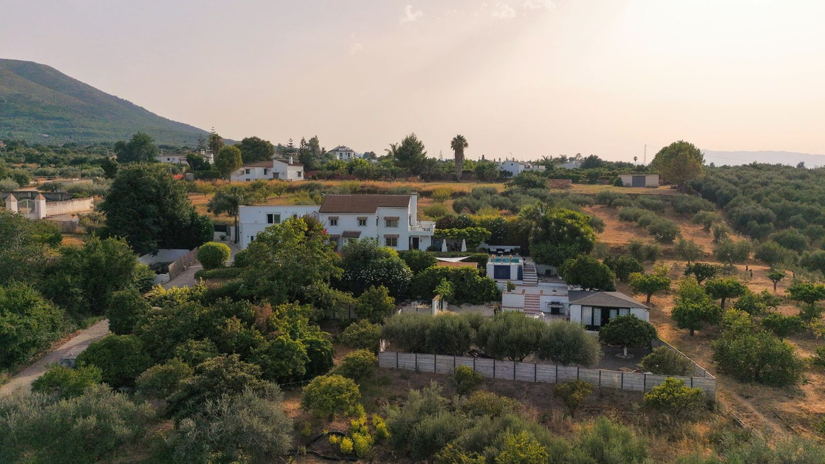 5 Bed Townhouse for sale in Alhaurín El Grande Costa Del Sol, Málaga, Spain