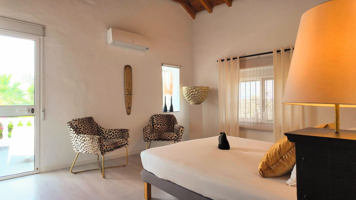 5 Bed Townhouse for sale in Alhaurín El Grande Costa Del Sol, Málaga, Spain