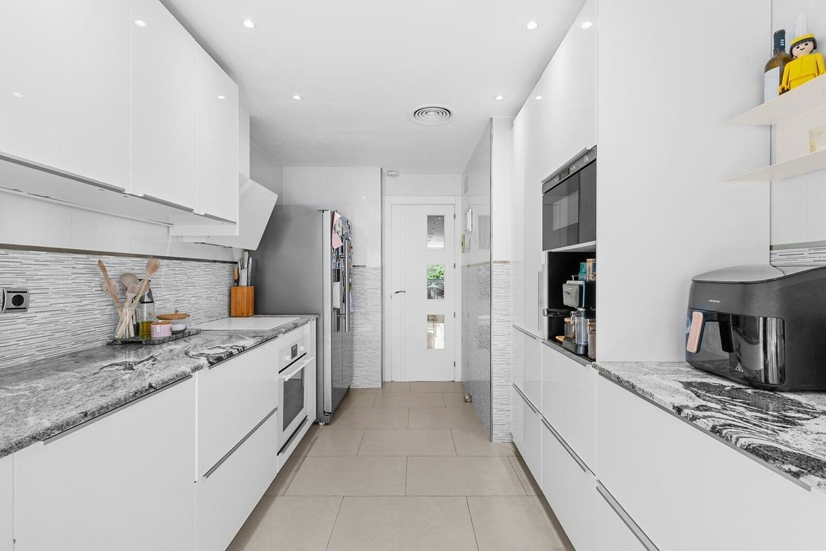 3 Bed Apartment for sale in La Quinta Costa Del Sol, Málaga, Spain