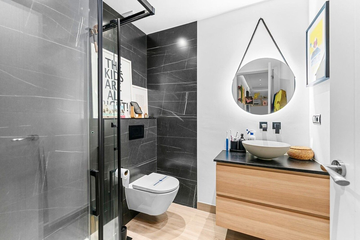 3 Bed Apartment for sale in La Quinta Costa Del Sol, Málaga, Spain