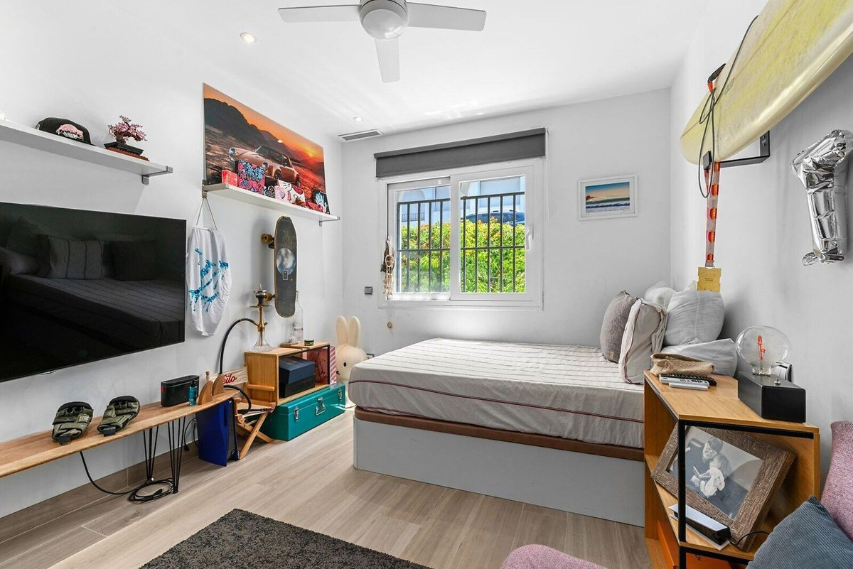 3 Bed Apartment for sale in La Quinta Costa Del Sol, Málaga, Spain