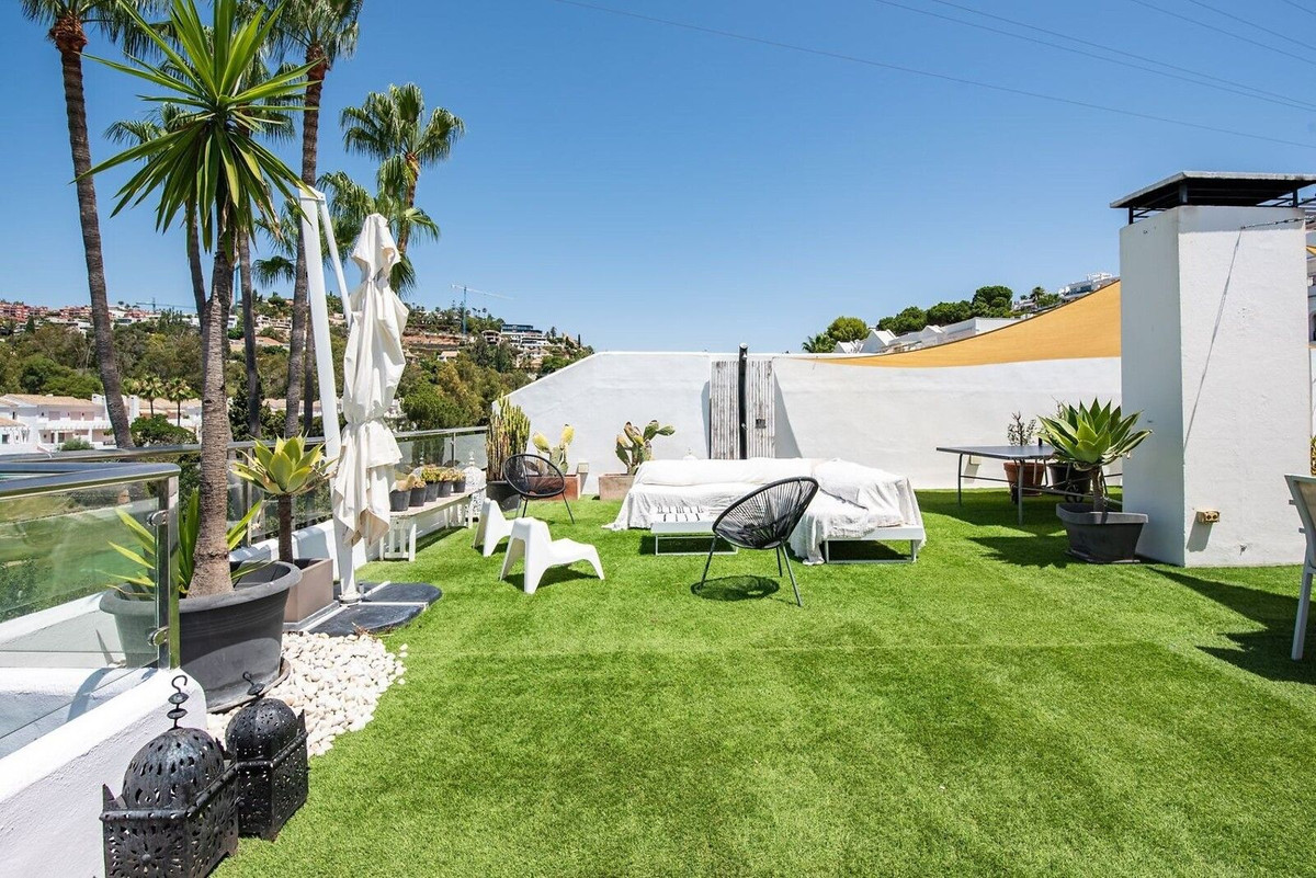 3 Bed Apartment for sale in La Quinta Costa Del Sol, Málaga, Spain
