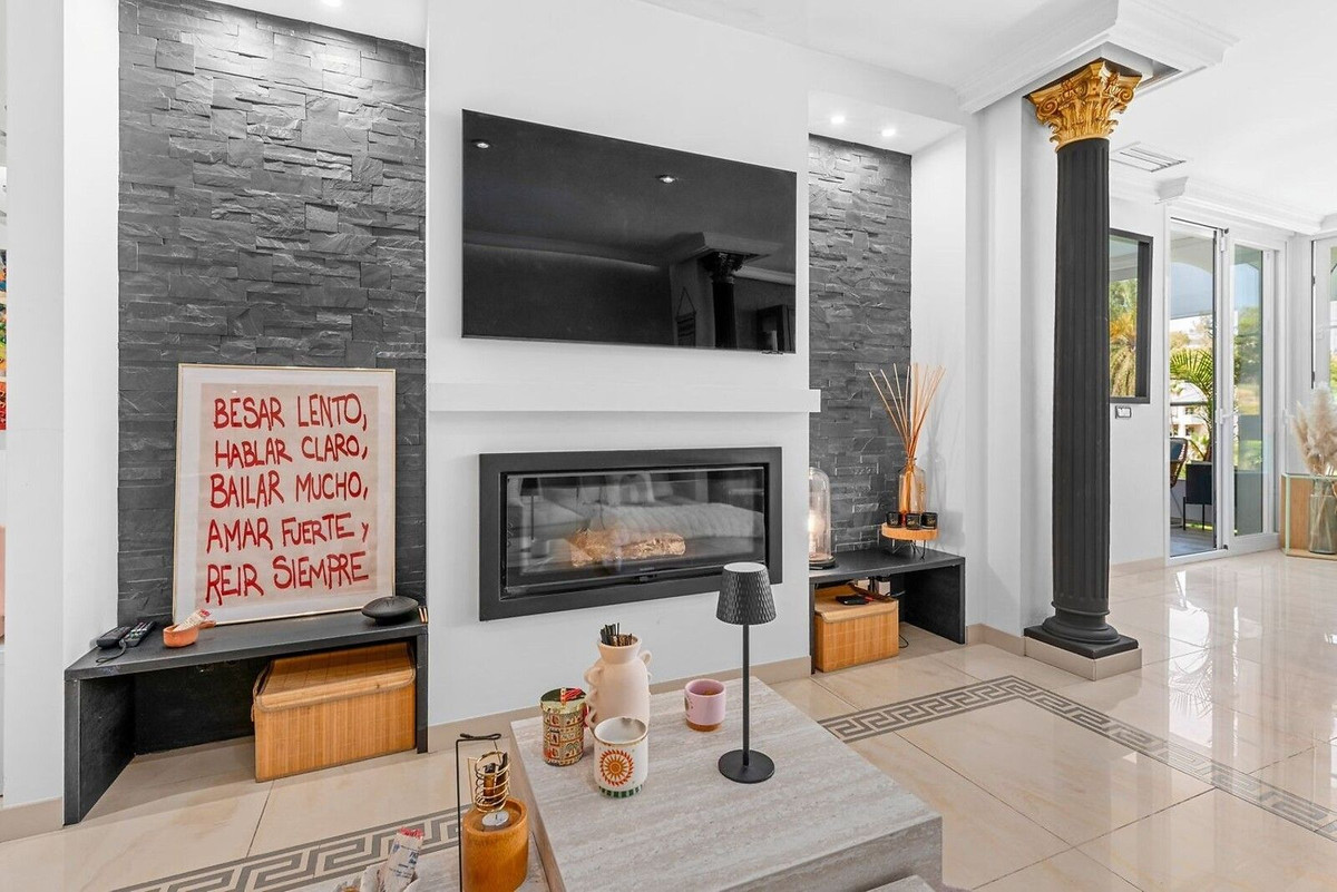 3 Bed Apartment for sale in La Quinta Costa Del Sol, Málaga, Spain