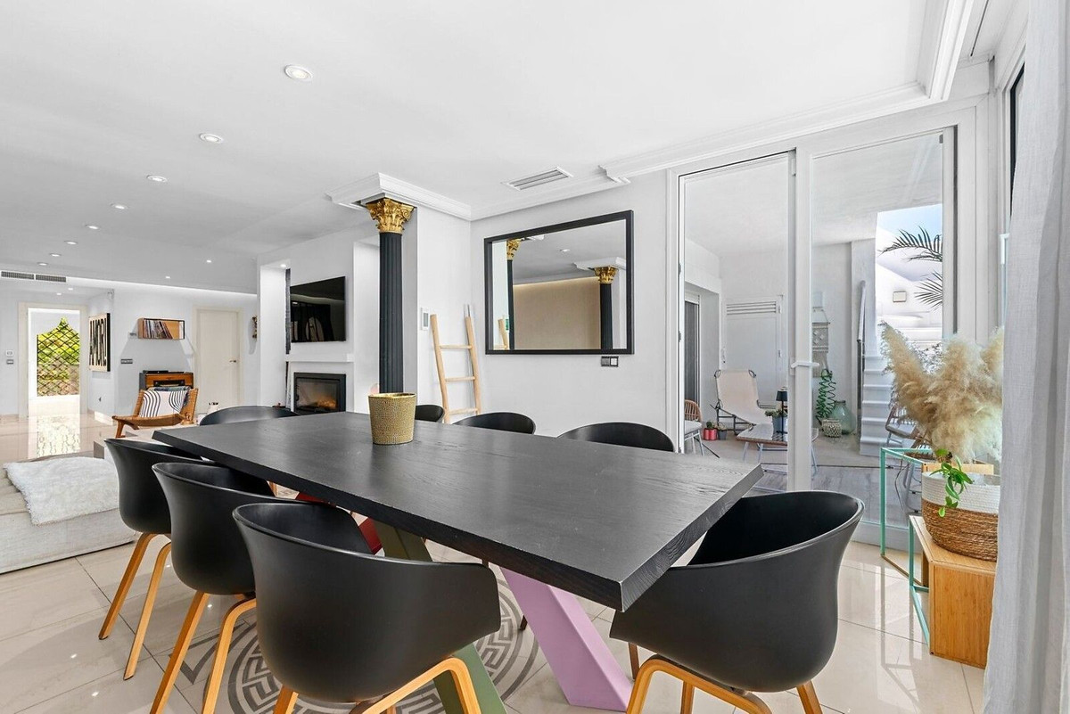 3 Bed Apartment for sale in La Quinta Costa Del Sol, Málaga, Spain