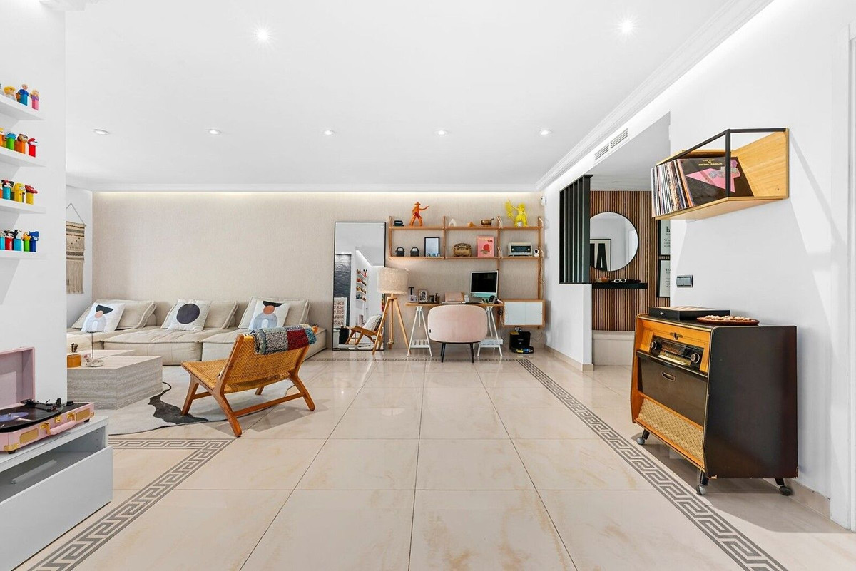3 Bed Apartment for sale in La Quinta Costa Del Sol, Málaga, Spain