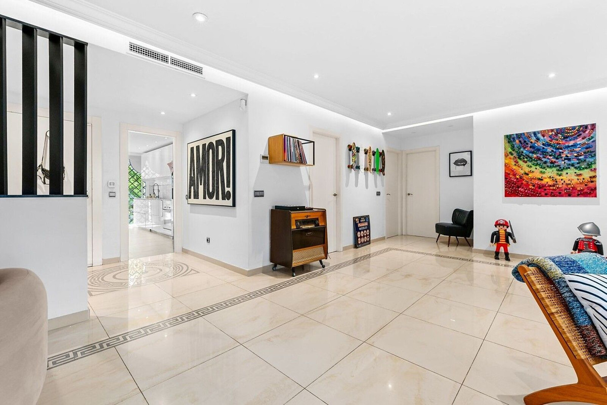 3 Bed Apartment for sale in La Quinta Costa Del Sol, Málaga, Spain
