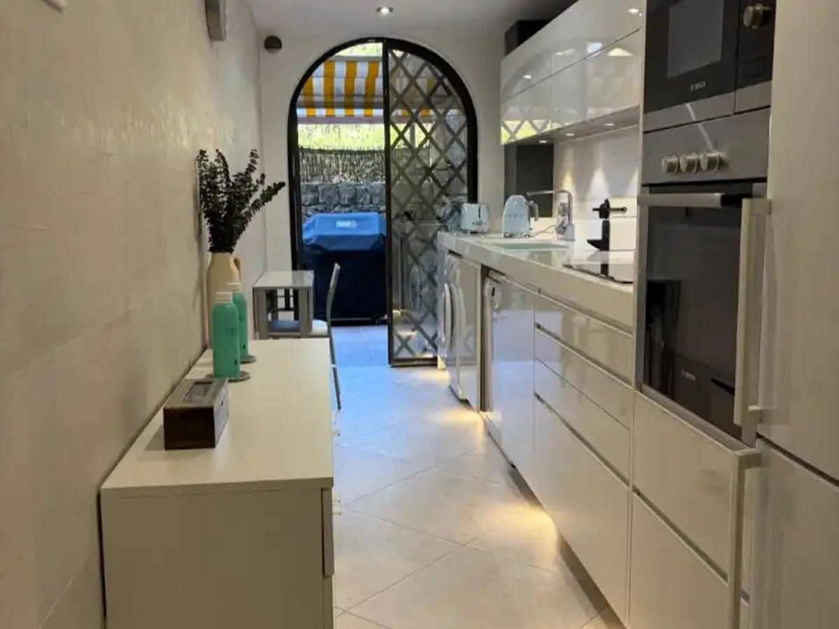 2 Bed Apartment for sale in The Golden Mile Costa Del Sol, Málaga, Spain