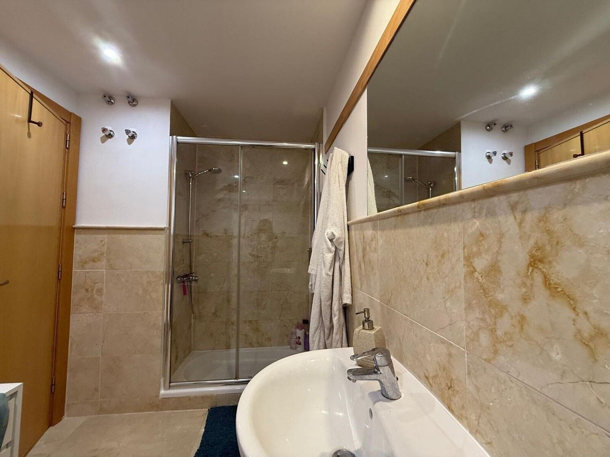 Se vende Apartamento Planta Media de 3 dormitorios en Costa Del Sol, Málaga, España