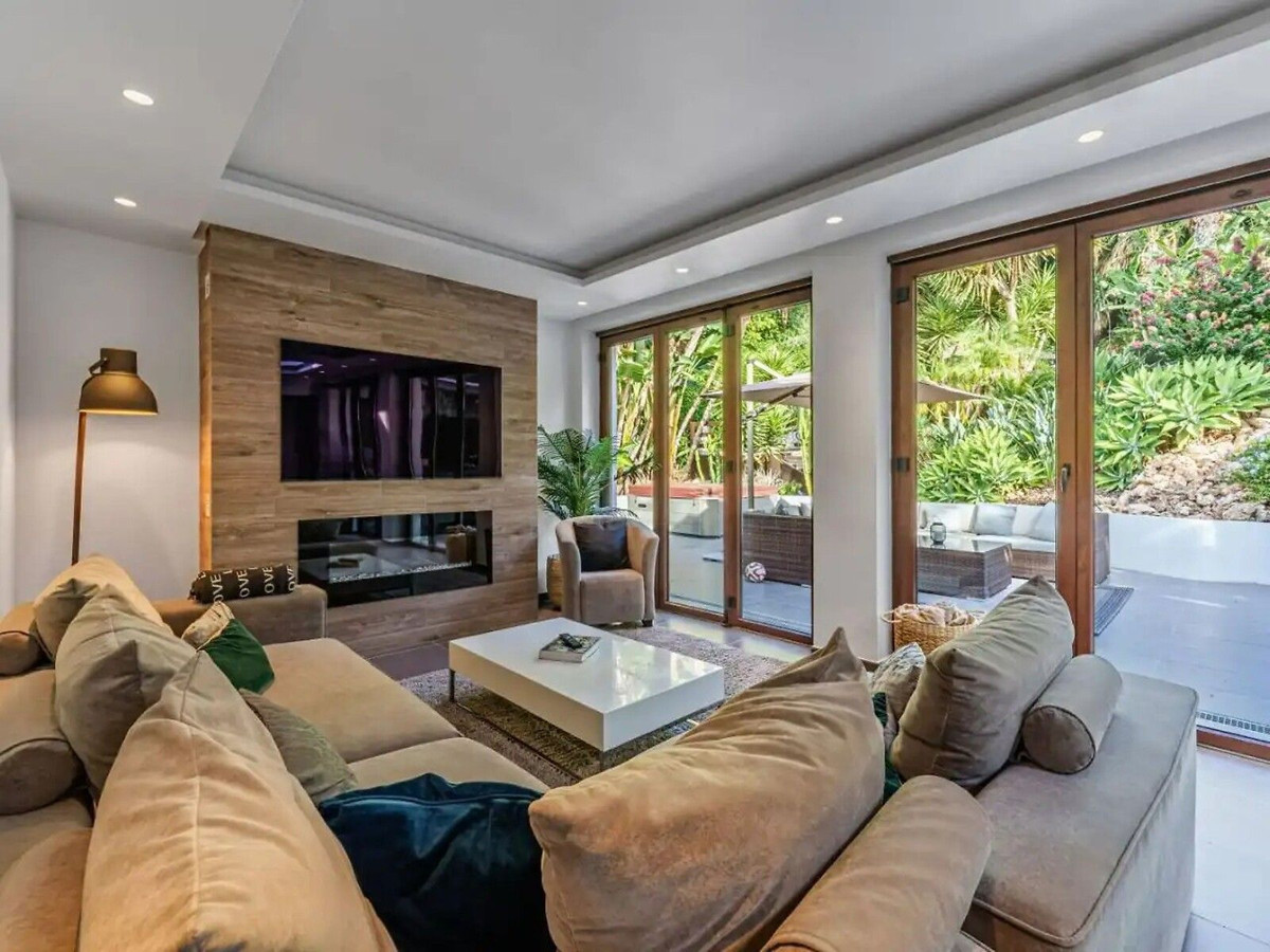 5 Bed Townhouse for sale in El Rosario Costa Del Sol, Málaga, Spain