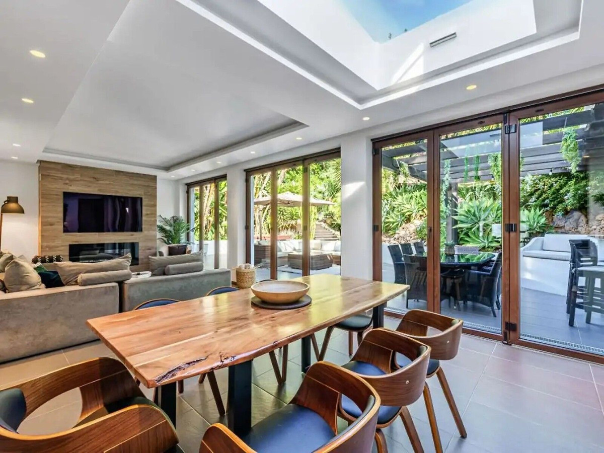 5 Bed Townhouse for sale in El Rosario Costa Del Sol, Málaga, Spain