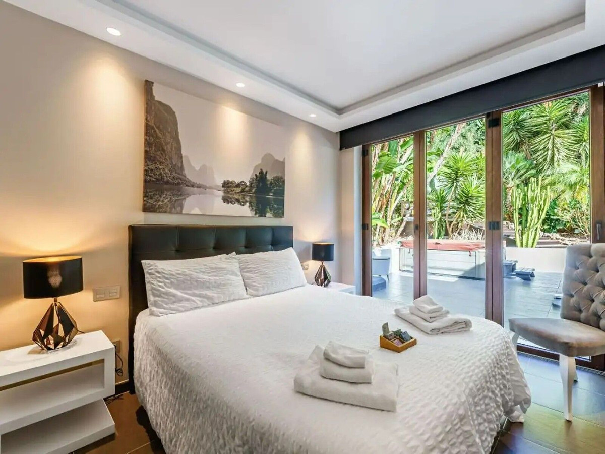 5 Bed Townhouse for sale in El Rosario Costa Del Sol, Málaga, Spain