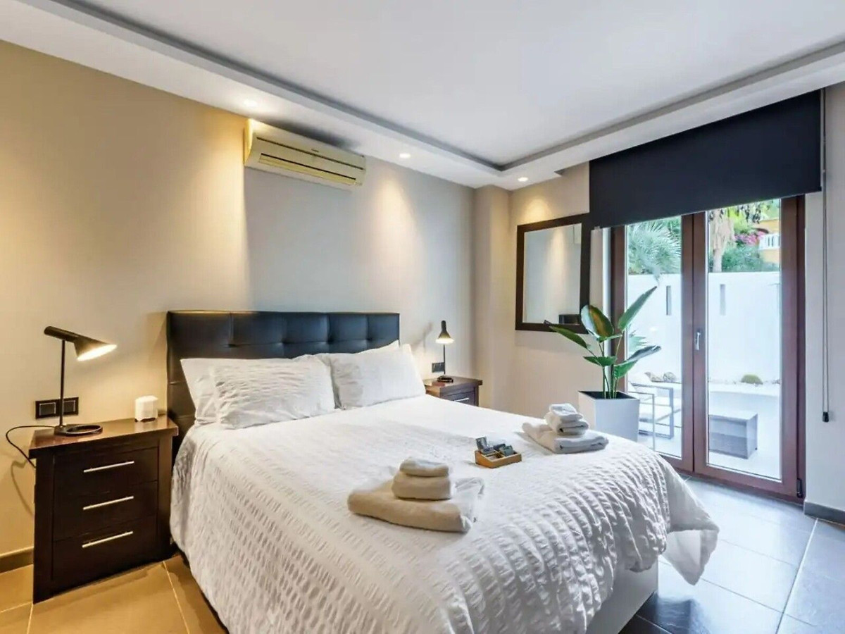 5 Bed Townhouse for sale in El Rosario Costa Del Sol, Málaga, Spain