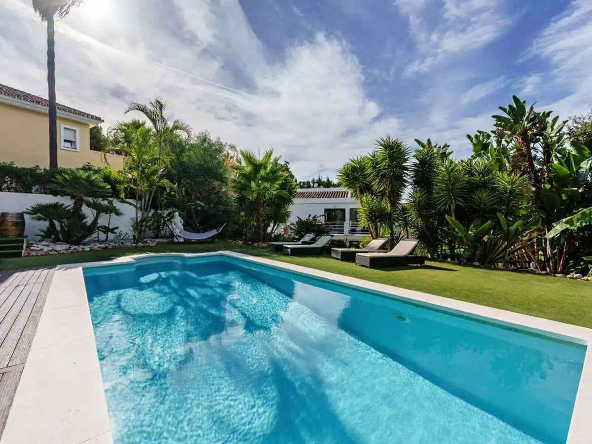 5 Bed Townhouse for sale in El Rosario Costa Del Sol, Málaga, Spain