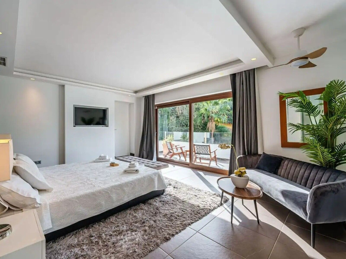 5 Bed Townhouse for sale in El Rosario Costa Del Sol, Málaga, Spain