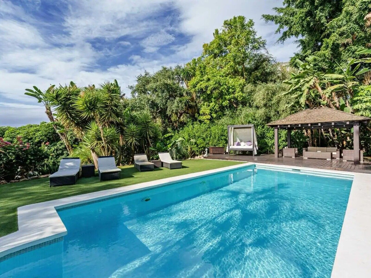 5 Bed Townhouse for sale in El Rosario Costa Del Sol, Málaga, Spain