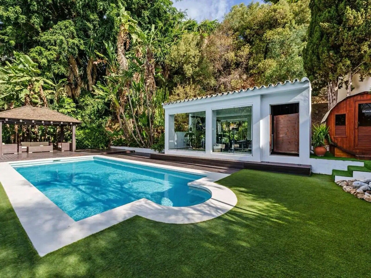 5 Bed Townhouse for sale in El Rosario Costa Del Sol, Málaga, Spain