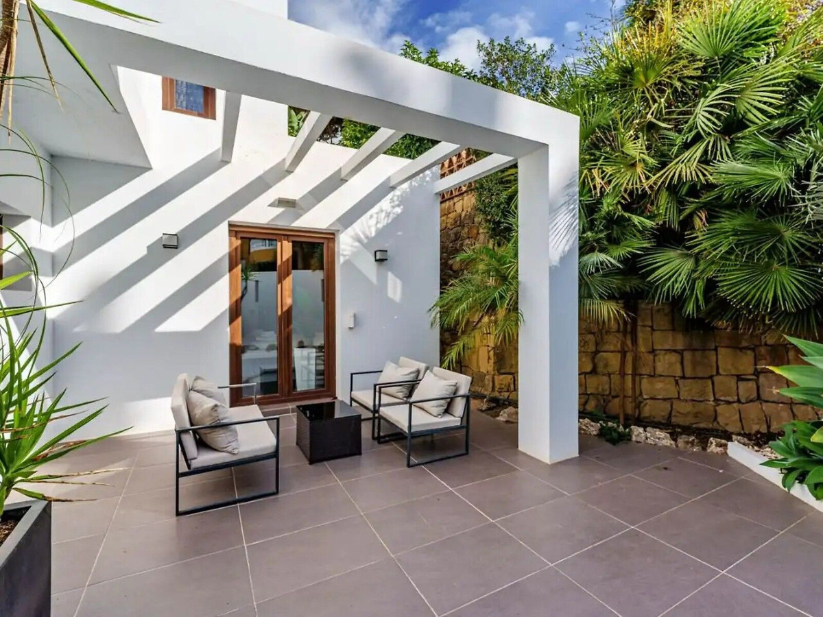5 Bed Townhouse for sale in El Rosario Costa Del Sol, Málaga, Spain
