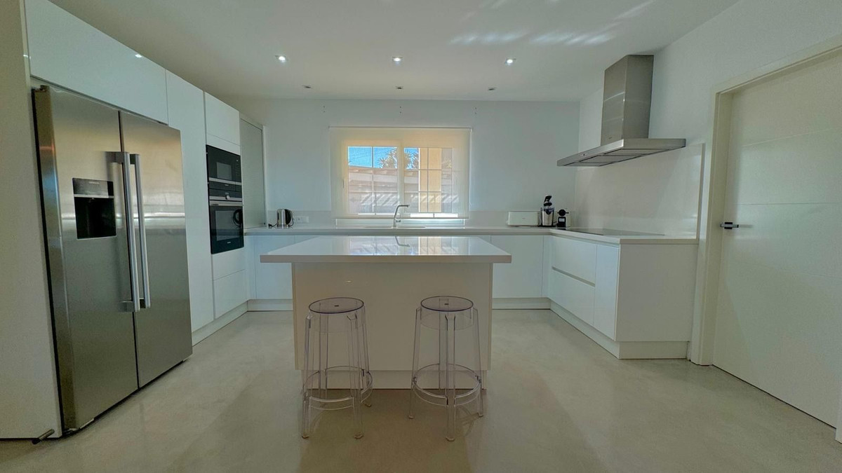 3 Bed Townhouse for sale in Estepona Costa Del Sol, Málaga, Spain