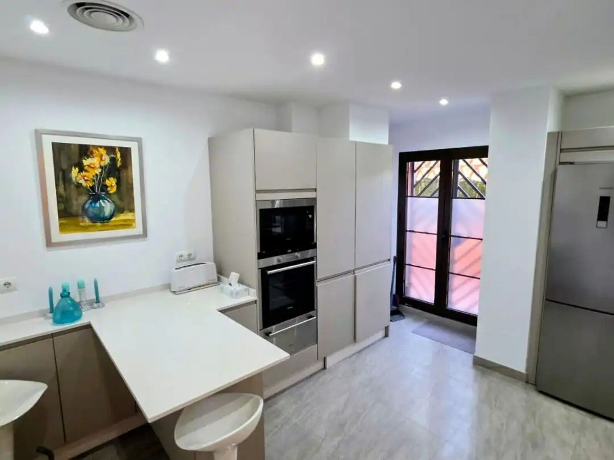 3 Bed Apartment for sale in Estepona Costa Del Sol, Málaga, Spain
